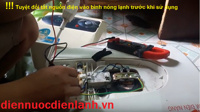 Hình ảnh thợ sửa bình nóng lạnh ở Văn Quán, Hà Đông